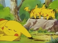 EP039 Pikachu juntando sus mejillas