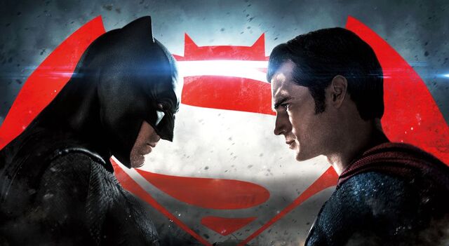 Archivo:Batman v Superman banner.jpg