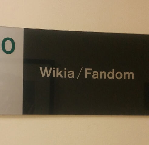 Archivo:Wikia la fandom.jpg