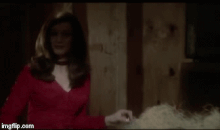 Valerie Leon mummy red2