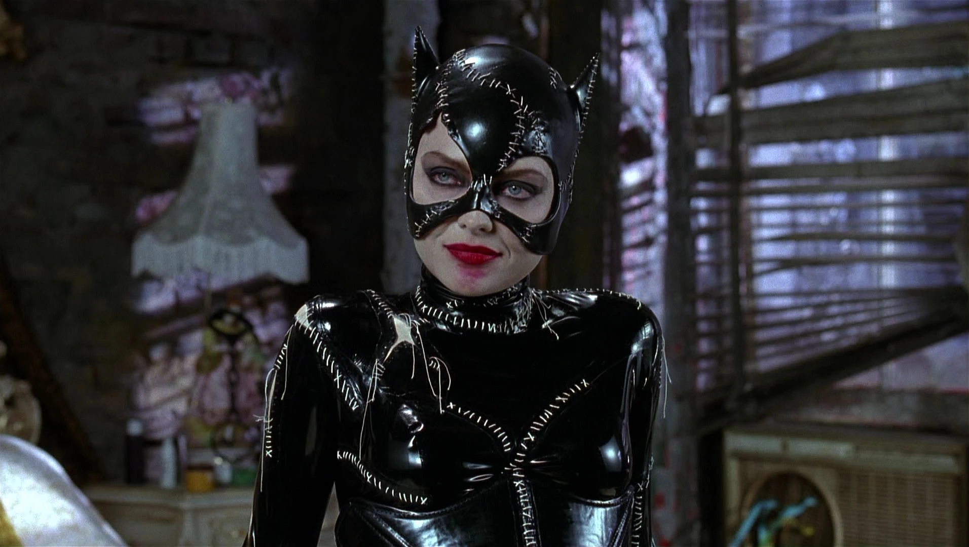 Image Selina KyleCatwoman (played by Michelle Pfeiffer) Batman Returns 91.jpg EvilBabes
