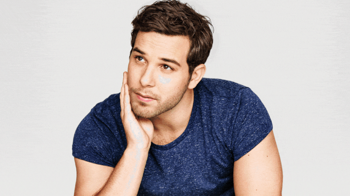 Skylar Astin 