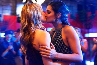 Amy e Karma hook up