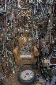 Junk throne