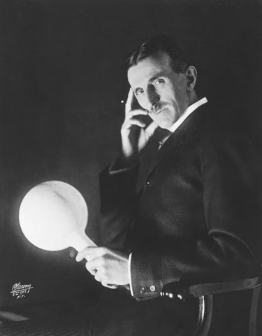 Resultado de imagen de nikola tesla bombilla inalambrica