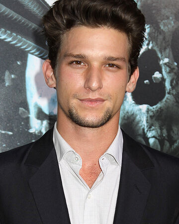 Daren Kagasoff Look Alike – Besides the secret life of the american teenager.