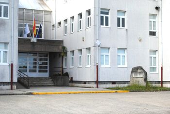 Guitiriz, IES Poeta Díaz Castro, porta