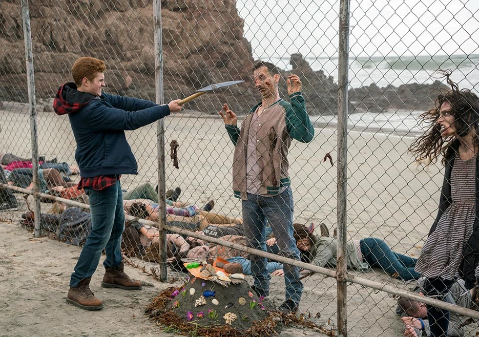 Image Seth Geary and fence zombies.jpg Fear the Walking Dead Wiki
