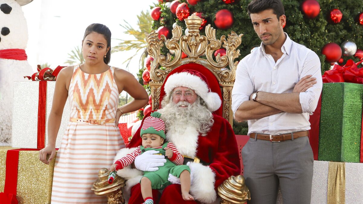 Jane-Rafael-Santa-Photo jane the virgin