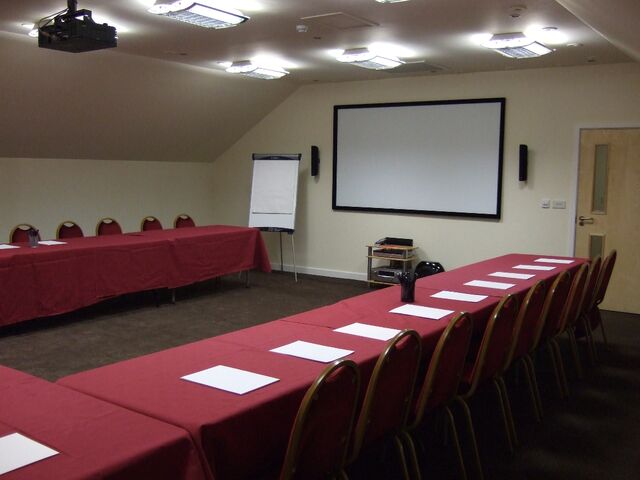 Archivo:Conference-room-2-web-1.jpg