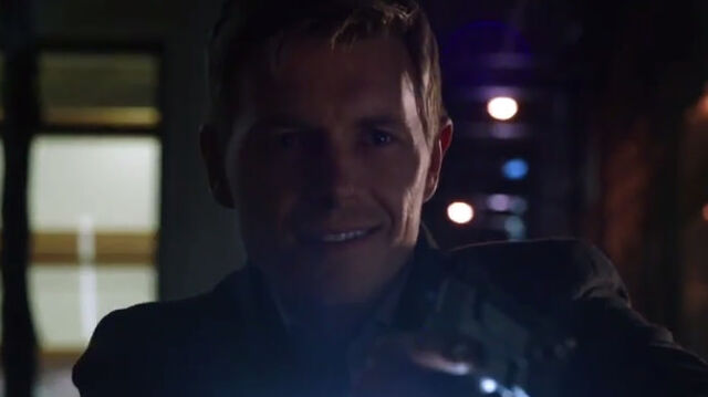 Archivo:Eddie Thawne.jpg