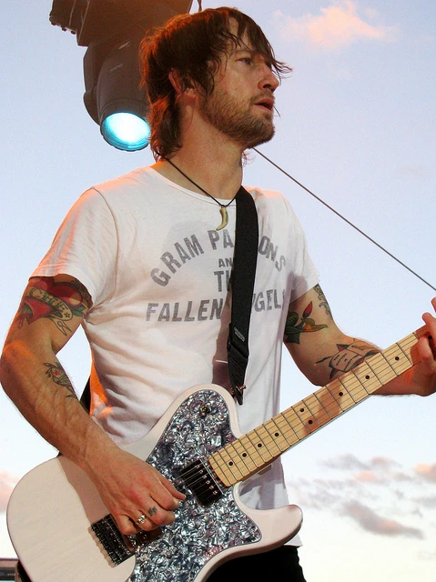 Chris Shiflett | Foo Fighters Wiki | FANDOM powered by Wikia