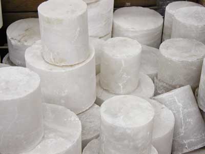 Block med cylindrar av alabaster