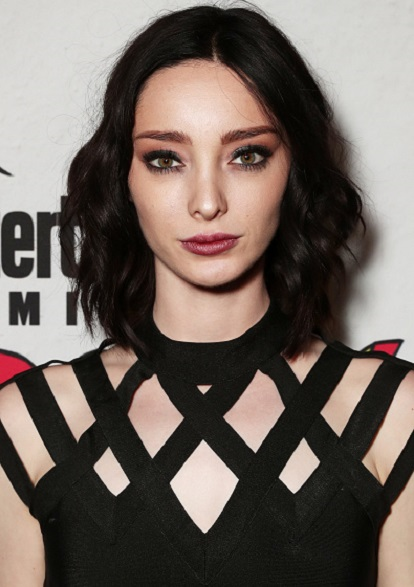 Emma Dumont aquarius