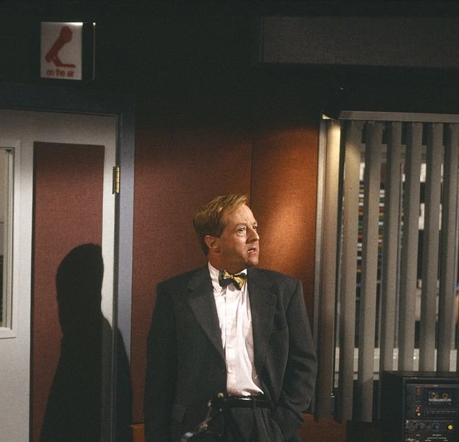 Gil Chesterton Frasier Wiki FANDOM powered by Wikia