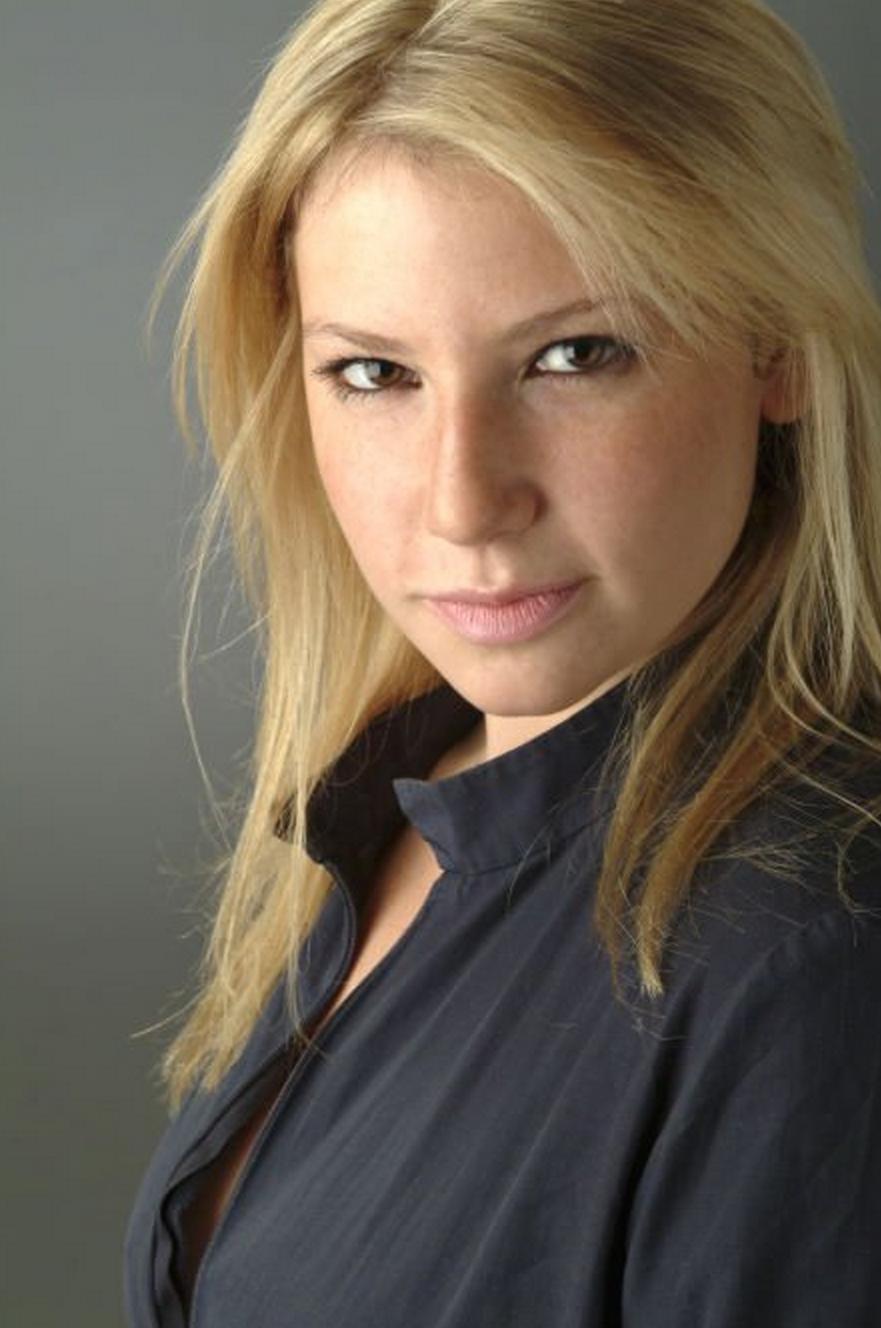 Next photo of Ari Graynor