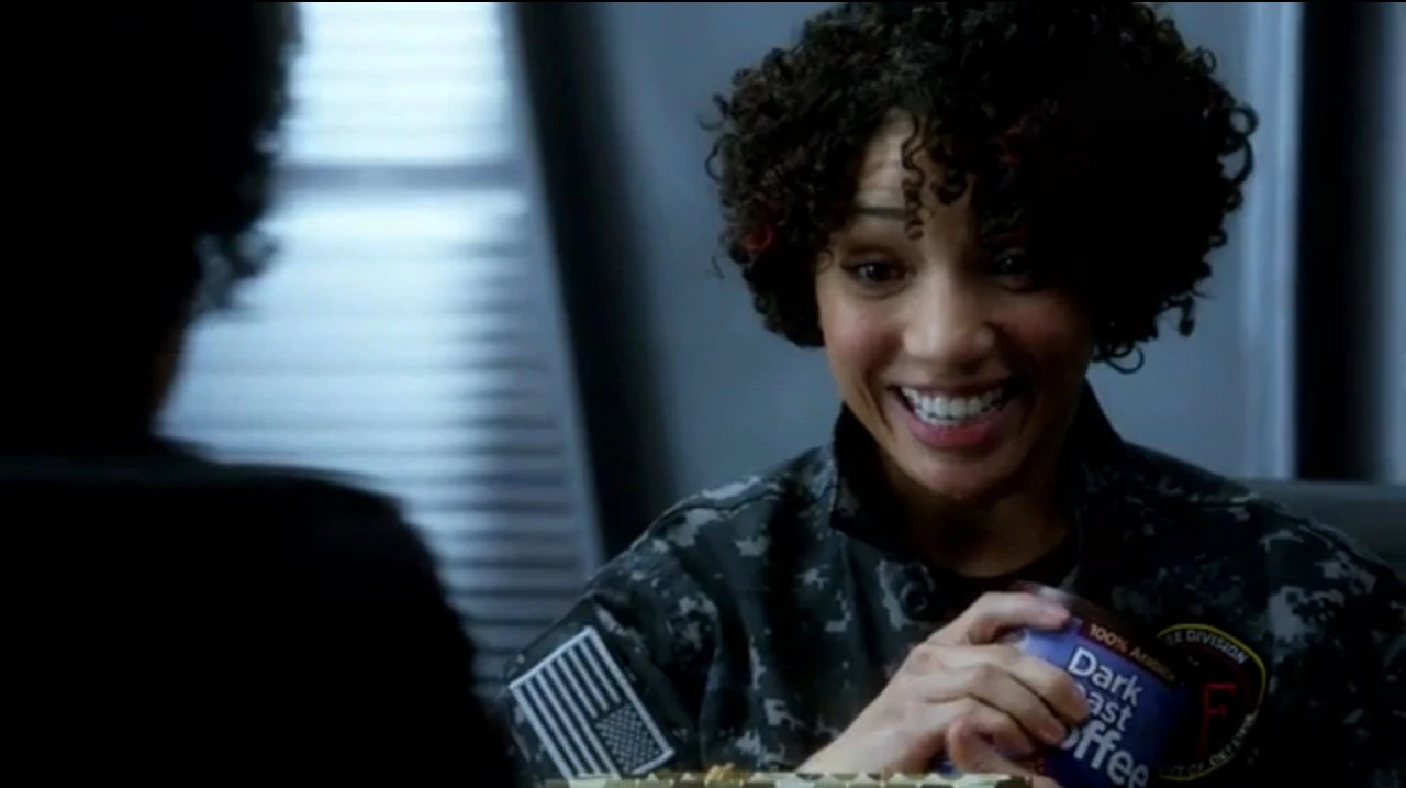 Bild Astrid schenkt Astrid Kaffee.jpg Fringe FANDOM powered by Wikia