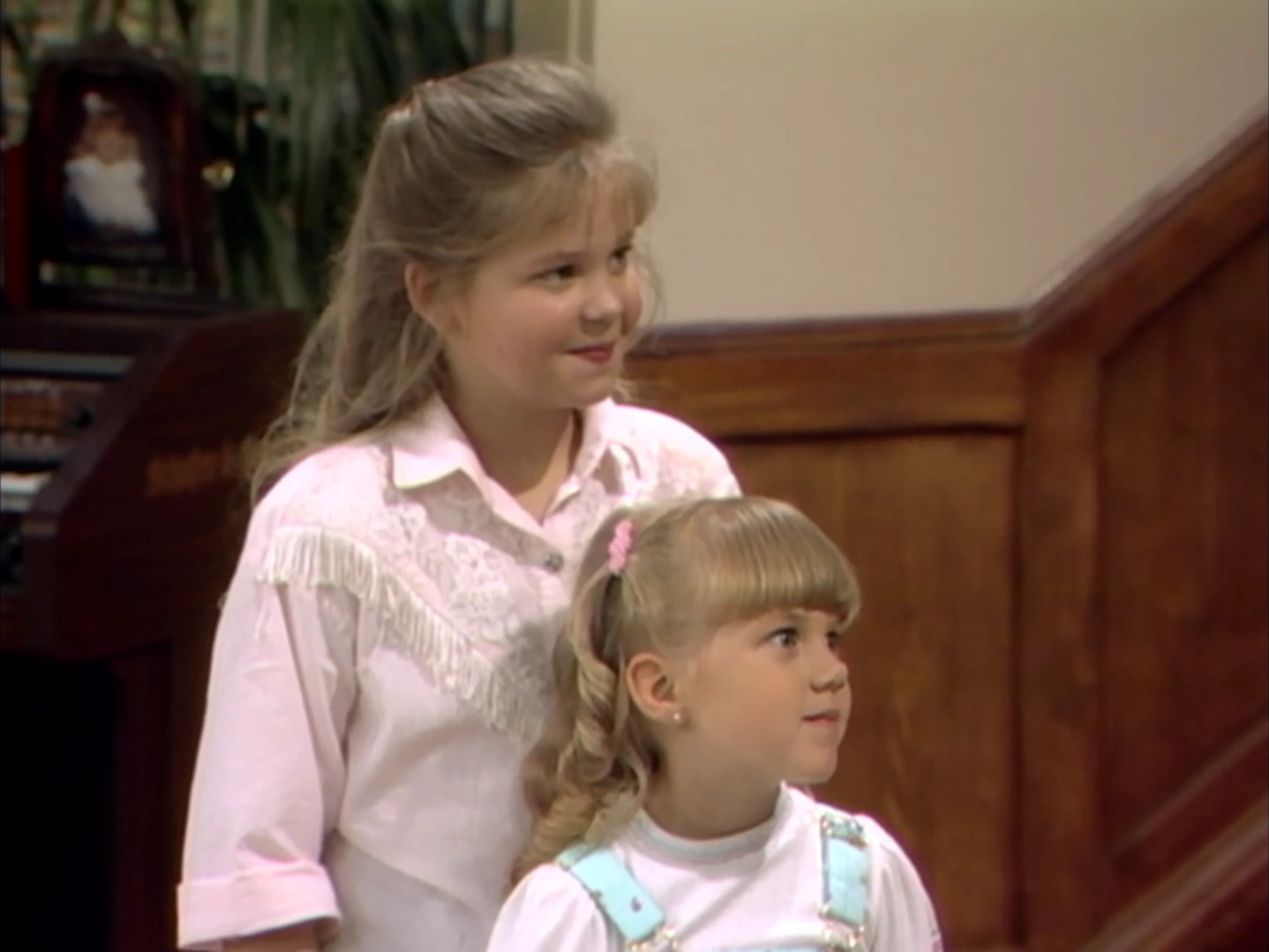 Image Candace Cameron as D.J. Tanner and Jodie Sweetin as Stephanie Tanner Full House,S1 Image Candace Cameron as D.J. Tanner and Jodie Sweetin as Stephanie Tanner Full House,S1
