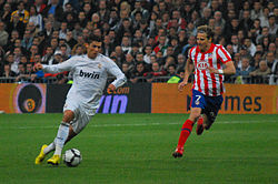 250px-Cristiano Ronaldo y Diego Forlán
