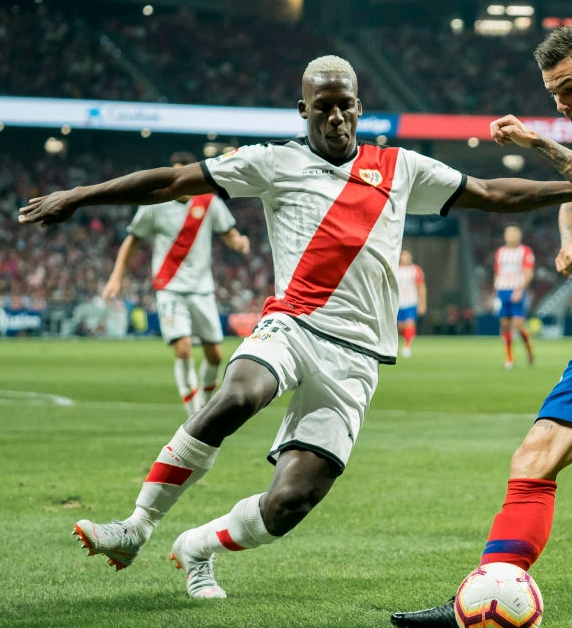 Luis Advincula Rayo - Luis Advíncula es elogiado por entrenador del Rayo ... : El lateral derecho es uno de los que más partidos tiene en la historia de la blanquiroja y por eso es reconocido en américa del sur.