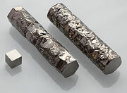 250px-Zirconium crystal bar and 1cm3 cube