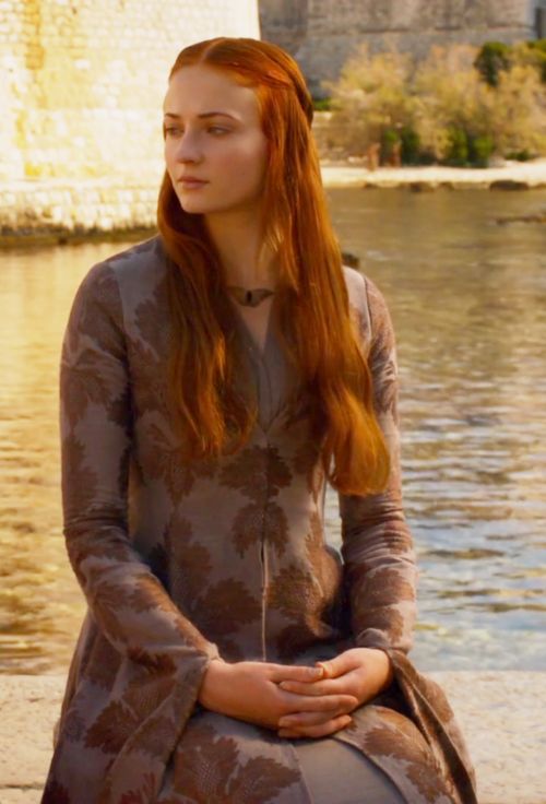 Sansa Catelyn violette aux vignes
