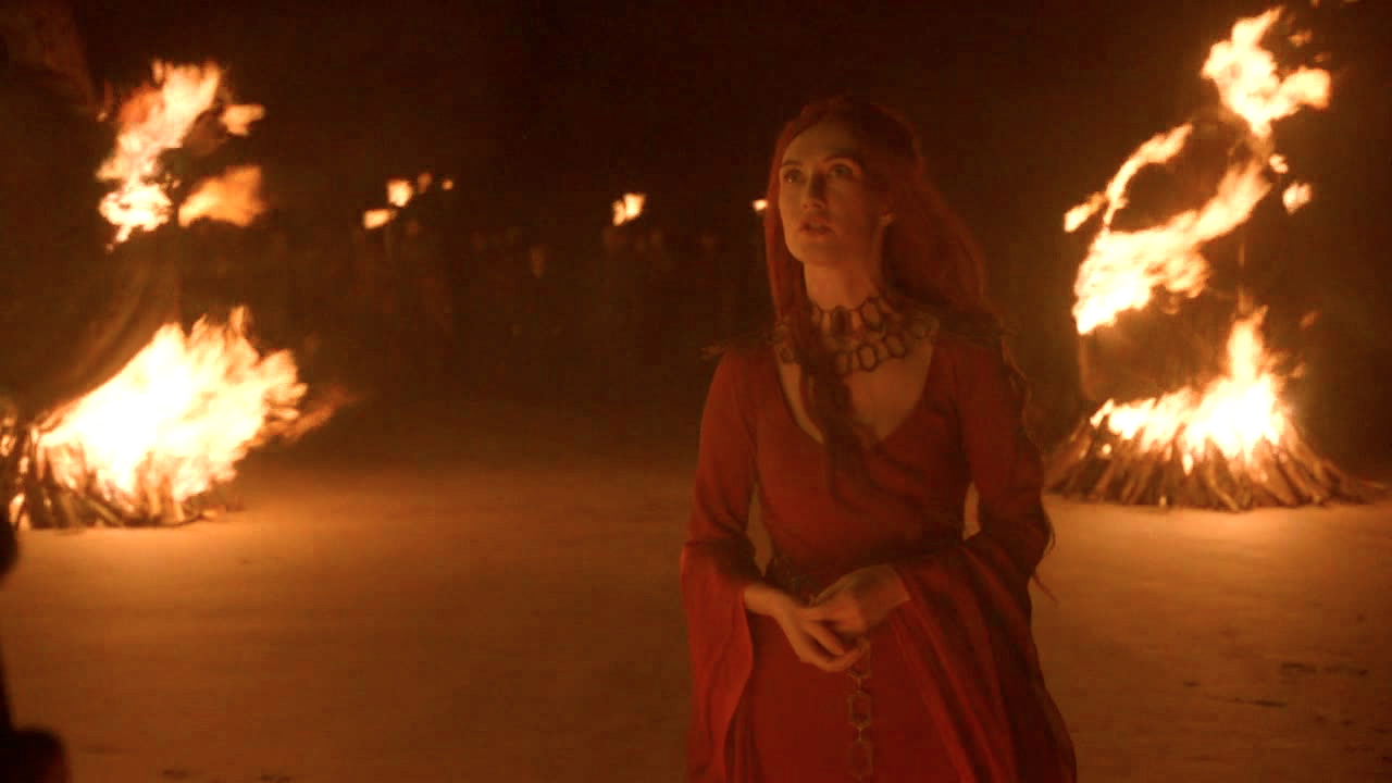 Melisandre verbrennt Statuen der Sieben