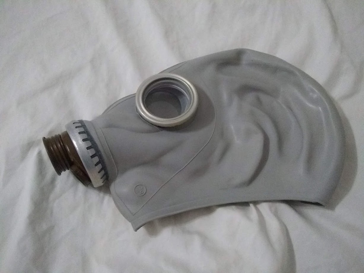 gp5 gas mask era