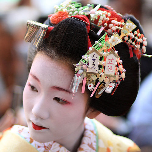 Image Young Maiko Hair Ornaments Geisha World Wiki Fandom