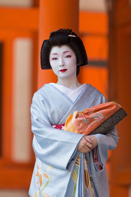 Split Peach Geisha Hairstyle - Haircuts you'll be asking for in 2020