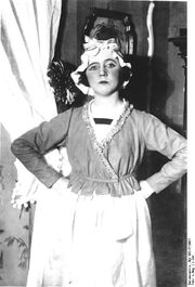 Bundesarchiv Bild 183-R18067, Claire Waldoff in Drei alte Schachteln