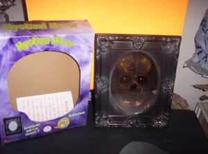 VINTAGE 2003 GEMMY SKULL MYSTICAL MIRROR MOTION ACTIVATED SPOOKY PHRASES RARE
