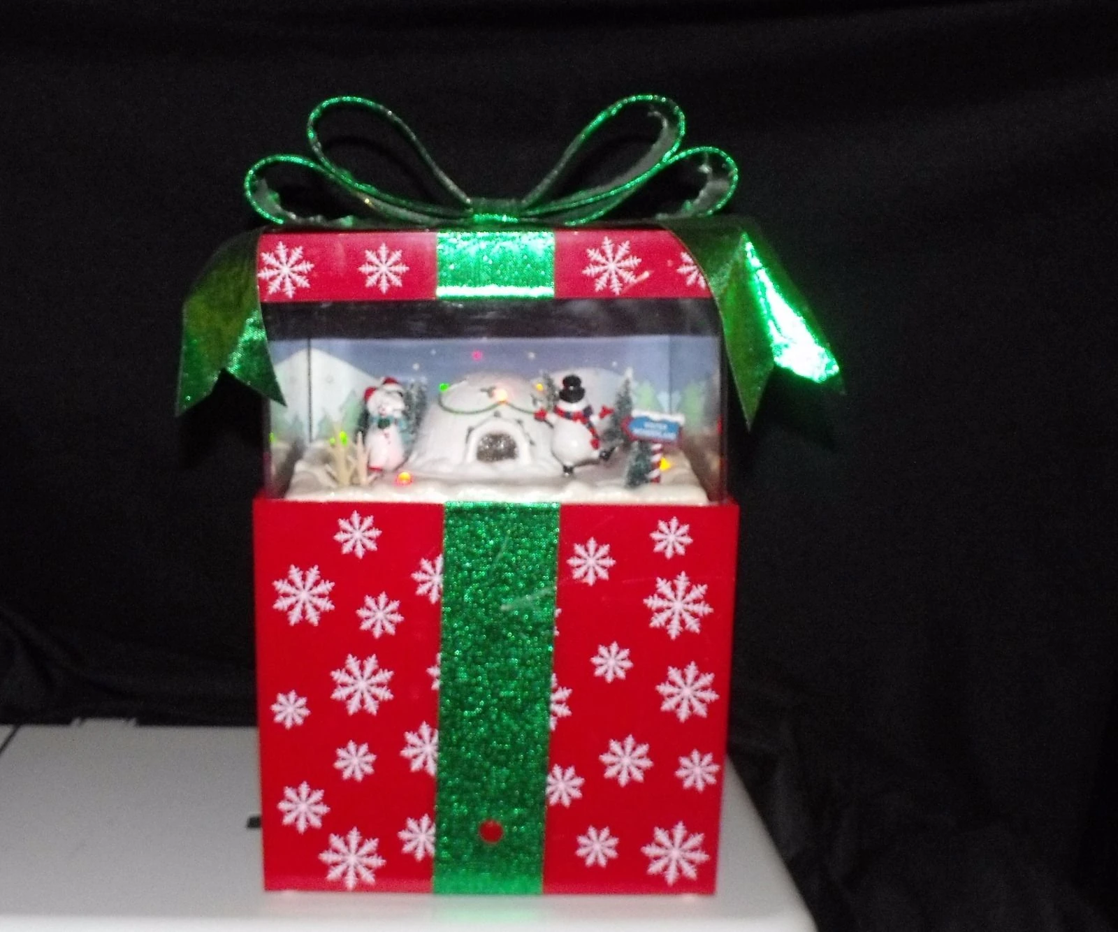 Image GEMMY Musical pop up Christmas present music box Plays Popular