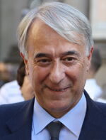 Giuliano Pisapia in Piazza Scala a Milano, 27 giugno 2012