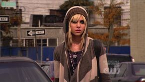 Taylor-momsen-on-cw-44