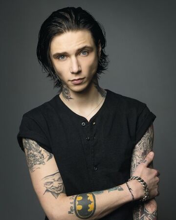 ¿Cuánto mide Andy Biersack? Real height 450?cb=20170514215914