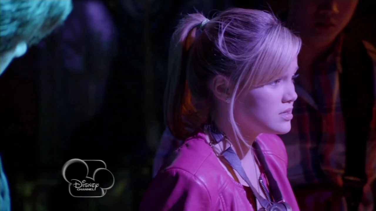 Image Girl Vs Monster 2012 720p HDTV h264OOO mkv 002982229.jpg