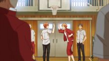 Mafuyu high fiving Shogo