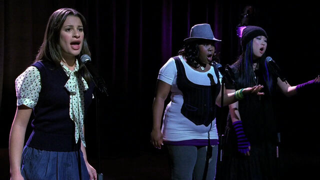 Datei:Glee-s01e02 take-a-bow.jpg