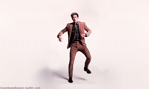 https://vignette.wikia.nocookie.net/glee/images/4/4c/Mike_chang_harry_shum_cute_dance_moves.gif/revision/latest?cb=20150208184013