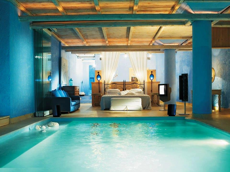 Master Bedroom With Swimming Pool Master Bedroom With Swimming Pool