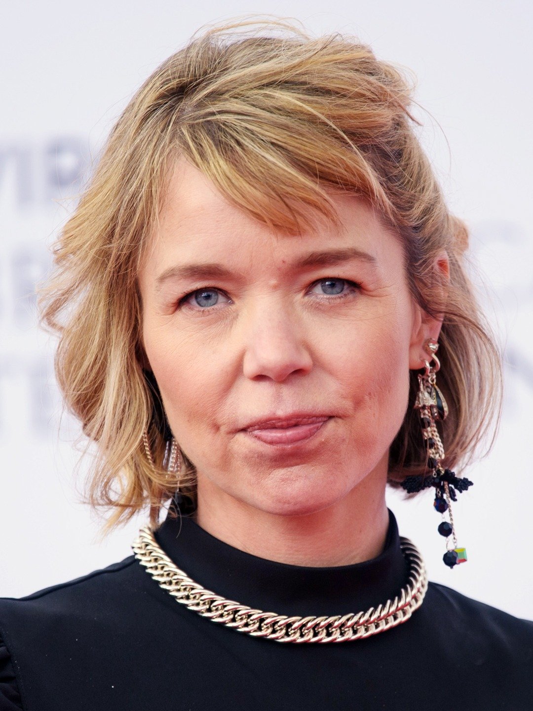 Anna Maxwell Martin Good Omens Wiki Fandom