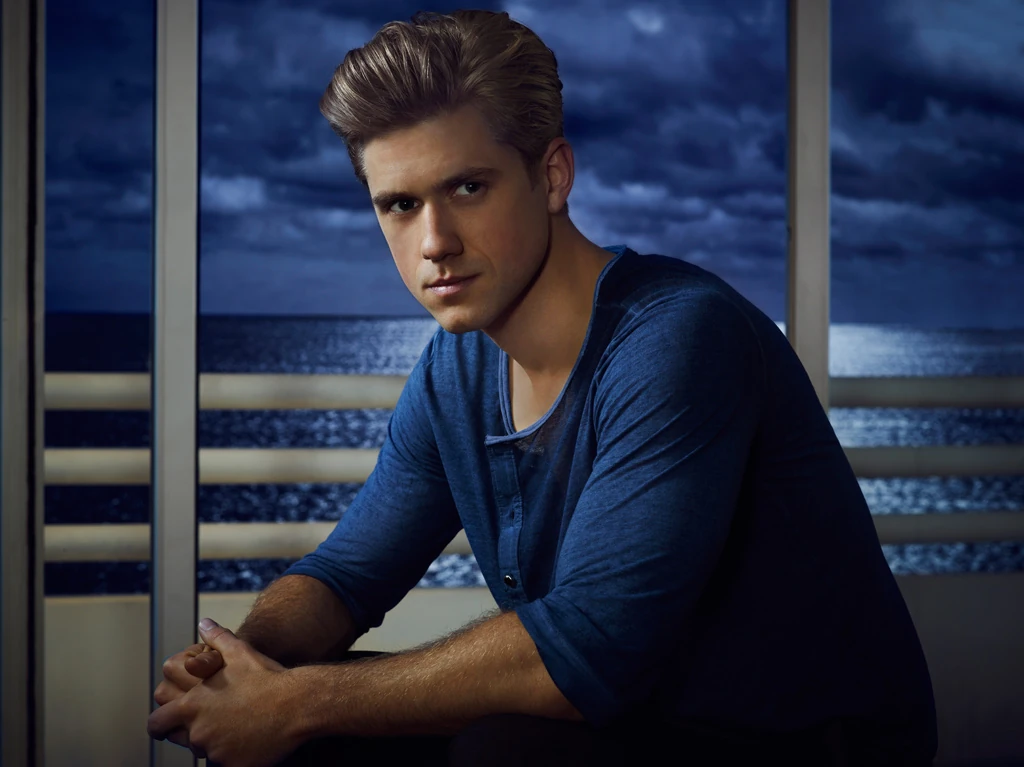 Image - Aaron3 character gallery.jpg | Graceland Wiki | FANDOM powered