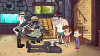S1e3 common stairway goof