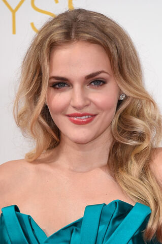 File:Madeline Brewer.jpg