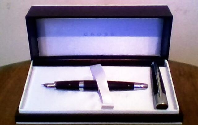 File:TAlim1994-Profile-CrossApogeeBlackStarLaquerFountainPen.jpg