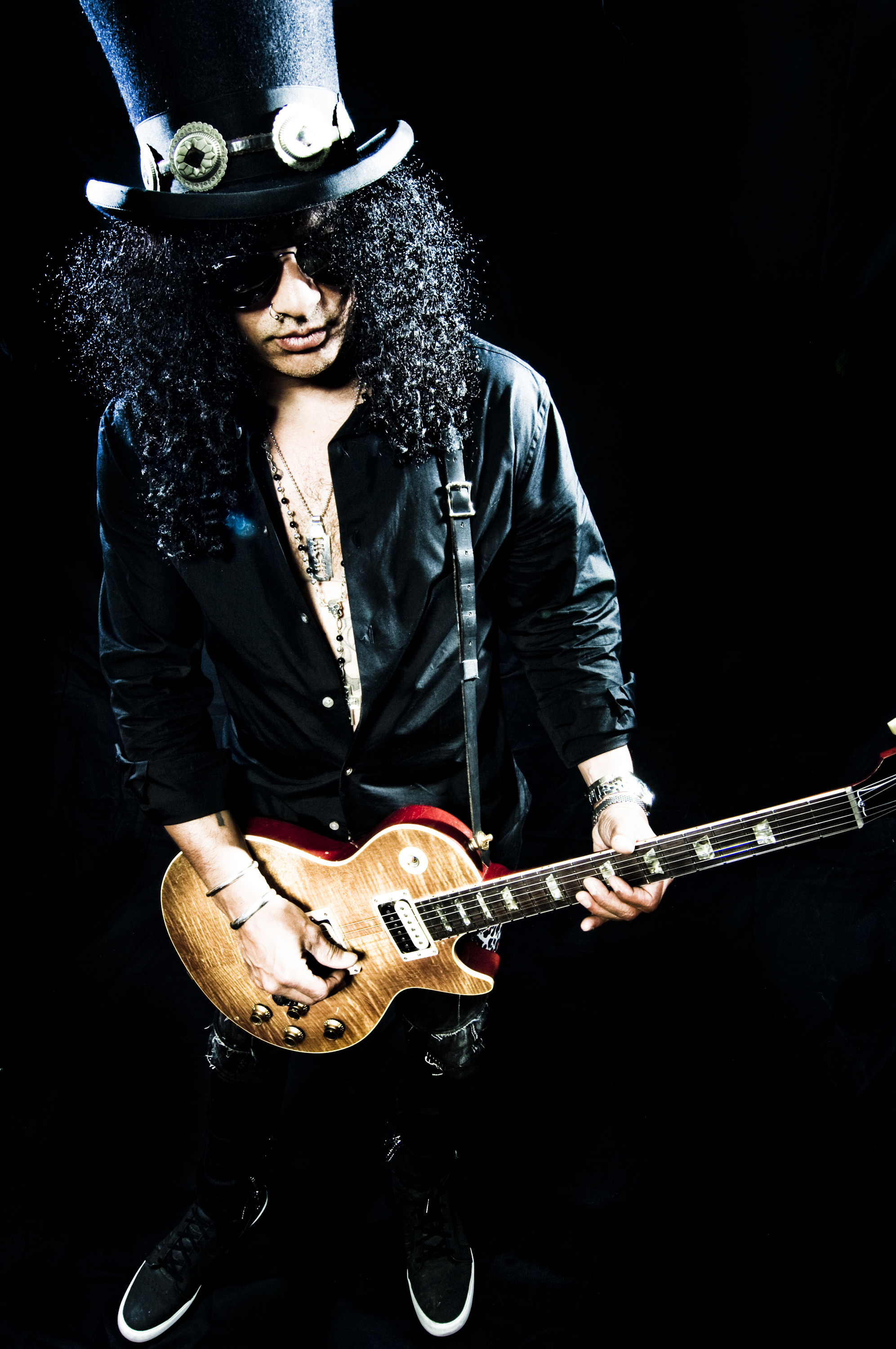 Слэш музыкант. Slash гитарист Guns n Roses. Сол Хадсон. Слэш гитарист Guns n Roses. Slash Guns n Roses.