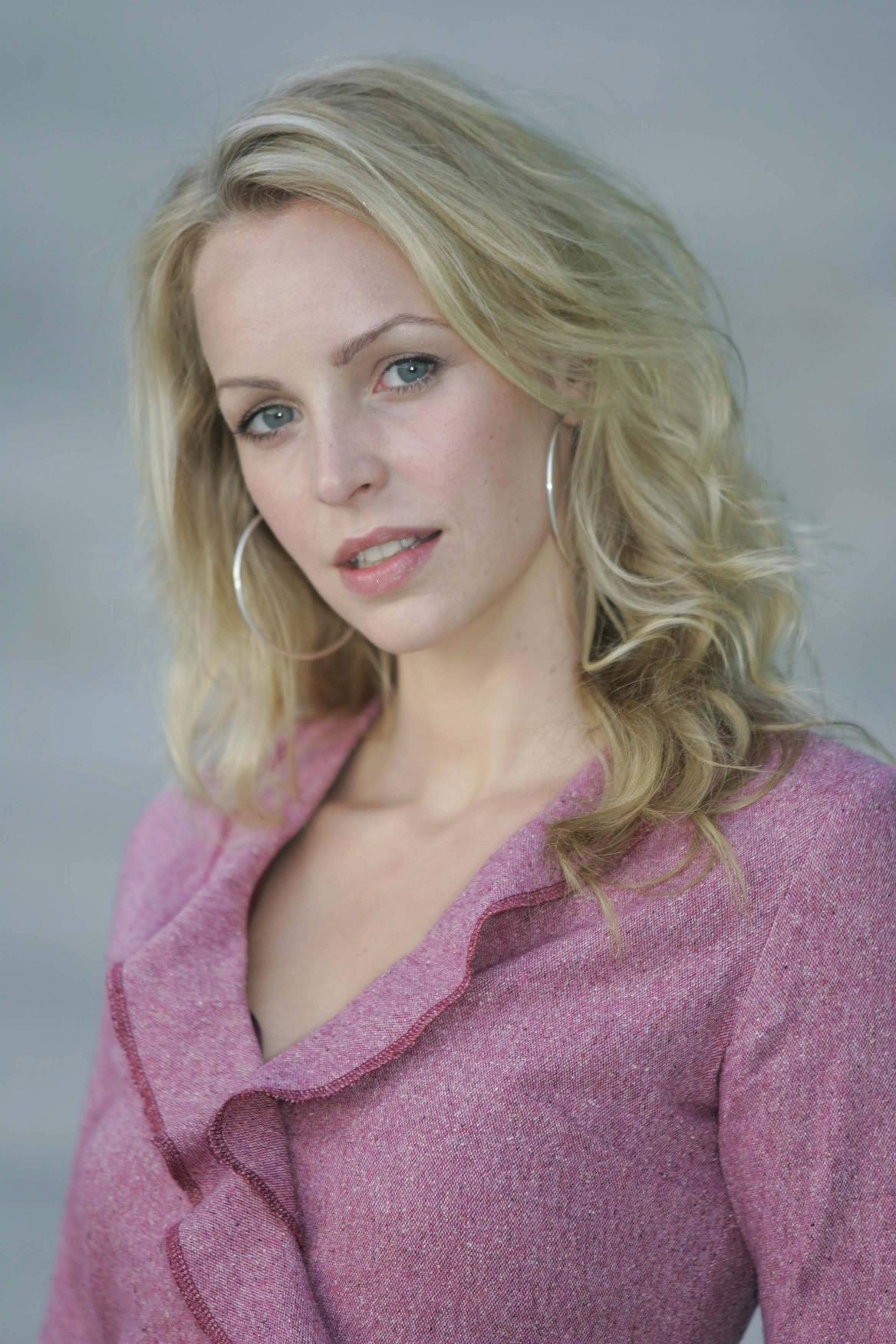 Simone Hanselmann Gute Zeiten Schlechte Zeiten Wiki Fandom Simone Hanselmann Gute Zeiten Schlechte Zeiten Wiki Fandom