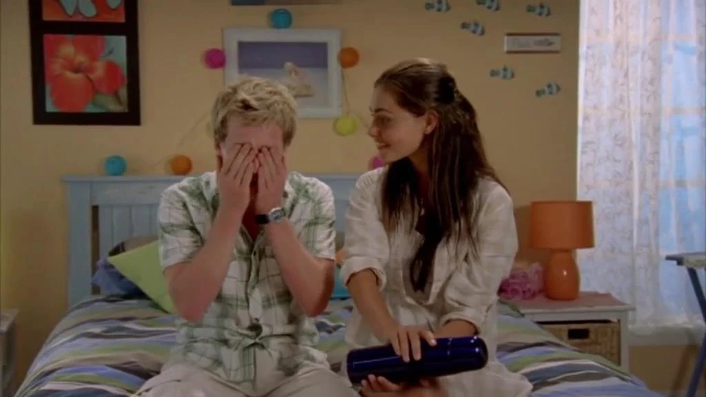 Image Cleo And Lewis Laughing.jpg H2O Just Add Water Wiki FANDOM