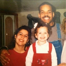 Halsey saat kecil bersama ayah & ibu